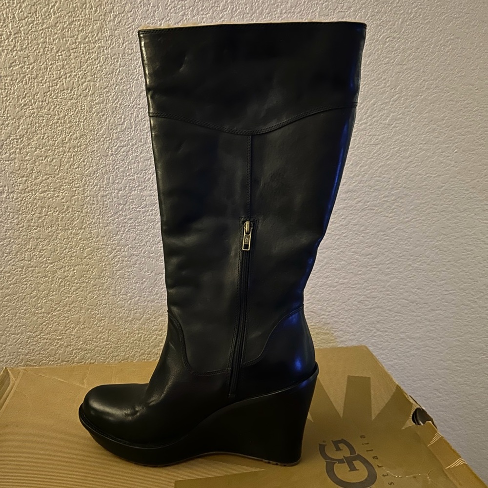 Ugg Boots knee high size 11/12 brand new 🤎